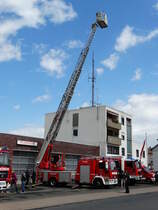 Feuerwehr Maintal IVECO/Magirus DLK 23/12 (Florian Maintal 1-30-1) am 15.05.16 beim Tag der Offenen Tür in Dörnigheim