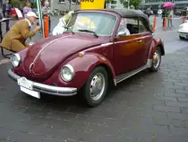 VW Typ 15  1302 LS  aus dem Modelljahr 1972. Vom Cabriolet verkaufte VW in diesem Modelljahr 14870 Einheiten. Der im Heck verbaute 4-Zylinderboxermotor leistet 50 PS aus 1584 cm³ Hubraum. Mülheim an der Ruhr am 22.05.2016.