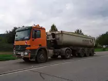 Mercedes-Benz Actros 2048 am 29.09.2013 in der Nähe von Trier-Ehrang