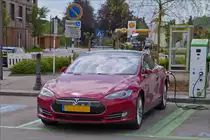 . Tesla SP 85 an der Stromtankstelle.  15.05.2016
