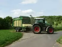 Fendt Vario 415 mit Krone Ladewagen am 21.05.16 in Maintal Hochstadt