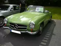 Mercedes Benz W121 BII. 1955 - 1963. Hier wurde ein Modell des Jahrganges 1957 in der seltenen Lackierung DB218 = lindgrün abgelichtet. Die Erstauslieferung erfolgte nach Schweden. Der 4-Zylinderreihenmotor leistet 105 PS aus 1897 cm³ Hubraum. Prinz-Friedrich-Oldtimertreffen am 29.05.2016.