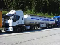 IVECO-STRALIS450, auf einem Autobahnparkplatz der A9 während der Wochenendruhe; 160521