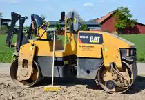 Cat CB334E Walze bei Euskirchen - 04.05.2016