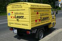 Piaggio Ape von  Balkonbau Lauer  steht im Juni 2016 in Fulda