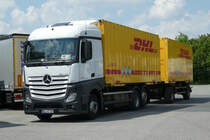 MB Actros abgestellt am Autohof Fulda Nord im Juni 2016