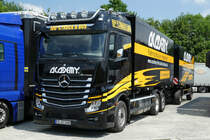 MB Actros 2542 als Fahrschulhängerzug, abgestellt am Autohof Fulda Nord im Juni 2016