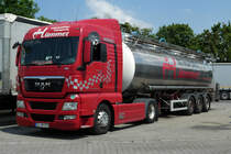 MAN EEV als Tanksattelzug der Firma  HÜMMER , abgestellt am Autohof Fulda Nord im Juni 2016