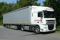 DAF 305.400 von JACTRANS, rastet am Autohof Fulda Nord im Juni 2016