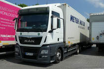 MAN der Spedition Meyer & Meyer steht auf dem Rasthof Fulda Nord im Juni 2016