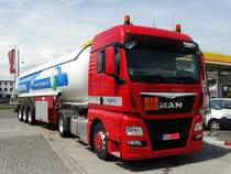 MAN TGX Tanklastzug am 08.06.16 in Frankfurt am Main 