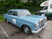 Mercedes-Benz 230 (Baujahr 1966) bei der Internationalen Saar-Lor-Lux Classique. Start zum zweiten Tag am 28.05.2016 in Trier.