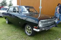 Opel Rekord A abgestellt bei der Oldtimerveranstaltung in Fulda-Harmerz im Juni 2016