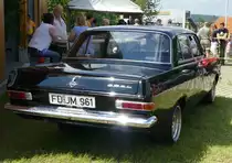 Opel Rekord A abgestellt bei der Oldtimerveranstaltung in Fulda-Harmerz im Juni 2016