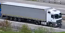 Merces-Actros 1841 am 04.05.2016 auf der Gotthard-Autobahn bei Wassen
