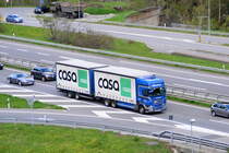 Scania S504 der slowakischen Spedition Slonatrans am 04.05.2016 auf der Gotthardautobahn bei Wassen