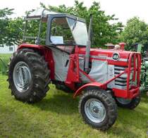 MF 165, gesehen bei der Oldtimerveranstaltung in Fulda-Harmerz im Juni 2016