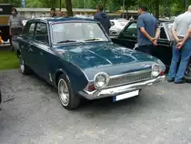 Ford Consul Corsair. 1964 - 1970. Der eigenwillig gezeichnete Corsair war während seiner siebenjährigen Produktionszeit mit etlichen 4-Zylinderreihen- und V4-motoren lieferbar. Hier wurde ein seltenes, linksgelnktes Exemplar aus dem Jahr 1965 abgelichtet. Oldtimertreffen an der Krefelder Pferderennbahn am 12.06.2016.
