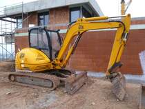JCB 8060 am 15.03.2015 auf einer Baustelle in Trier