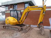 JCB 8060 am 15.03.2015 auf einer Baustelle in Trier