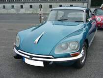 Citroen DS 23 IE. 1972 - 1975. Die DS 23 IE war das das am stärksten motorisierte Modell aus der bereits 1955 vorgestellten ID/DS-Baureihe. Der 4-Zylinderreihenmotor hat einen Hubraum von 2332 cm³ und leistet 126 PS. Diese Motorleistung verhilft der  Göttin  zu einer Höchstgeschwindigkeit von 182 km/h. Treffen der Franzosen Klassiker am 12.06.2016 in Krefeld. 