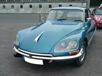 Citroen DS 23 IE. 1972 - 1975. Die DS 23 IE war das das am stärksten motorisierte Modell aus der bereits 1955 vorgestellten ID/DS-Baureihe. Der 4-Zylinderreihenmotor hat einen Hubraum von 2332 cm³ und leistet 126 PS. Diese Motorleistung verhilft der  Göttin  zu einer Höchstgeschwindigkeit von 182 km/h. Treffen der Franzosen Klassiker am 12.06.2016 in Krefeld. 