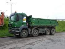 MAN TGS 35.400 abgestellt auf einem Parkplatz bei Luxembourg, 16.05.2016