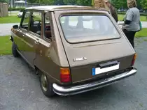 Heckansicht eines Renault R6. 1968 - 1986. Oldtimertreffen an der Krefelder Pferderennbahn am 12.06.2016.