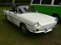 Renault Caravelle Cabriolet. 1959 - 1968. Dieses auf der  Dauphine  basierende Modell hieß in den ersten vier Jahren Floride. Es war als Coupe und Cabriolet lieferbar. Der im Heck verbaute, wassergekühlte 4-Zylinderreihenmotor wurde während der Produktionszeit immer stärker. Im letzten Modelljahr leistete der Motor 52 PS aus 1108 cm³ Hubraum. Oldtimertreffen an der Krefelder Pferderennbahn am 12.06.2016.