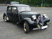 Citroen 11CV. 1934 - 1957. Über den Traction Avant ist schon so viel geschrieben worden, das sich hier jegliche Kommentierung erübrigt. Franzosen-Klassiker-Treffen am 12.06.2016 in Krefeld.