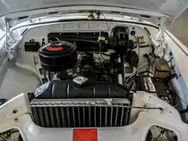 Motorraum des GAZ M-21 Wolga (2.5 Liter 75 Ps). Gesehen beim  Retropartizanen Festival , Mai 2016.