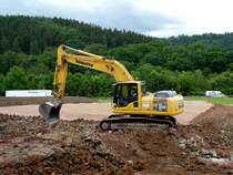 Komatsu PC 210 LC arbeitet auf einer Baustelle in 36100 Petersberg-Marbach im Juni 2016