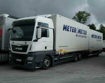 MAN TGX der Spedition  MEYER & MEYER  rastet am Autohof Fulda Nord im Juni 2016