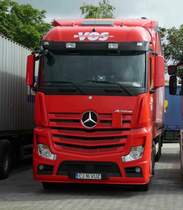 MB Actros von  VOS  rastet am Autohof Fulda Nord im Juni 2016