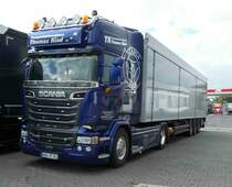 Scania R 580 rastet am Autohof Fulda Nord im Juni 2016