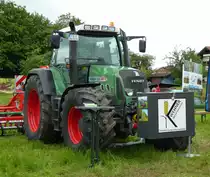 Fendt Vario 820 des Lohnunternehmens  WEHNER , gesehen bei der 2016er Kreistierschau des Landkreises Fulda in Almendorf, Juni 2016