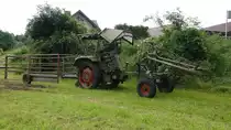Fendt GT mit Viehtriebwagen steht bei der 2016er Kreistierschau des Landkreises Fulda in Almendorf, Juni 2016