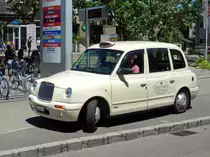 Wetziker Stadttaxi. The London Taxi Company, Modell LTI TX1, Produktion 1997–2002. Motor: Nissan TD27 I4 diesel. Aufgenommen am 22. Juni 2016 in Wetzikon, Kanton Zürich, Schweiz