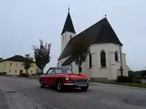 MG-Midget passiert die Pfarrkirche Peterskirchen; 160501