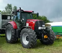 Case 220 des Lohnunternehmens  Kern , gesehen bei der 2016er Kreistierschau des Landkreises Fulda in Almendorf, Juni 2016