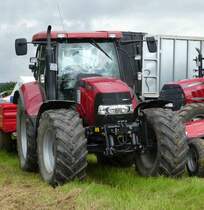 Case 140 des Lohnunternehmens  Kern , gesehen bei der 2016er Kreistierschau des Landkreises Fulda in Almendorf, Juni 2016