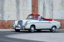 MB 220S kommt aus dem Sassnitzer Parkhaus. - 05.06.2016