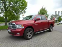 Dieser Dodge Ram stand am 15.05.2016 auf einem Parkplatz in Trier