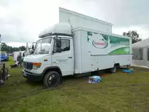 MB Vario als Verkaufswagen der Molkerei  HOCHWALD , gesehen bei der Kreistierschau des Landkreises Fulda im Juni 2016