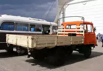 Robur LO 2002 Rückansicht, gesehen auf dem Besucherparkplatz des Retropartisanen Festival, Mai 2016