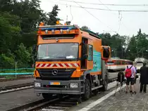 VGF Mercedes Benz Axor Oberleitungswagen am 25.06.16 in Frankfurt am Main bei einer Straßenbahnparade 