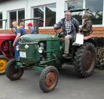 Deutz D15 mit Besatzung ist bereit für die  Ausfahrt  anl. Oldtimertreffen in Niederaula, Juni 2016
