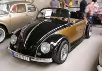 VW Käfer Cabrio gepimpt. Aufnahme: Retropartisanen Festival, Mai 2016