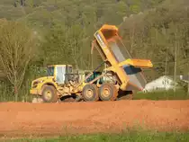 Volvo A 30F eingesetzt beim Bau der Ortsumgehung Konz-Könen, 21.04.2016