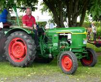 Deutz mit Besatzung ist bereit für die  Ausfahrt  anl. Oldtimertreffen in Niederaula, Juni 2016